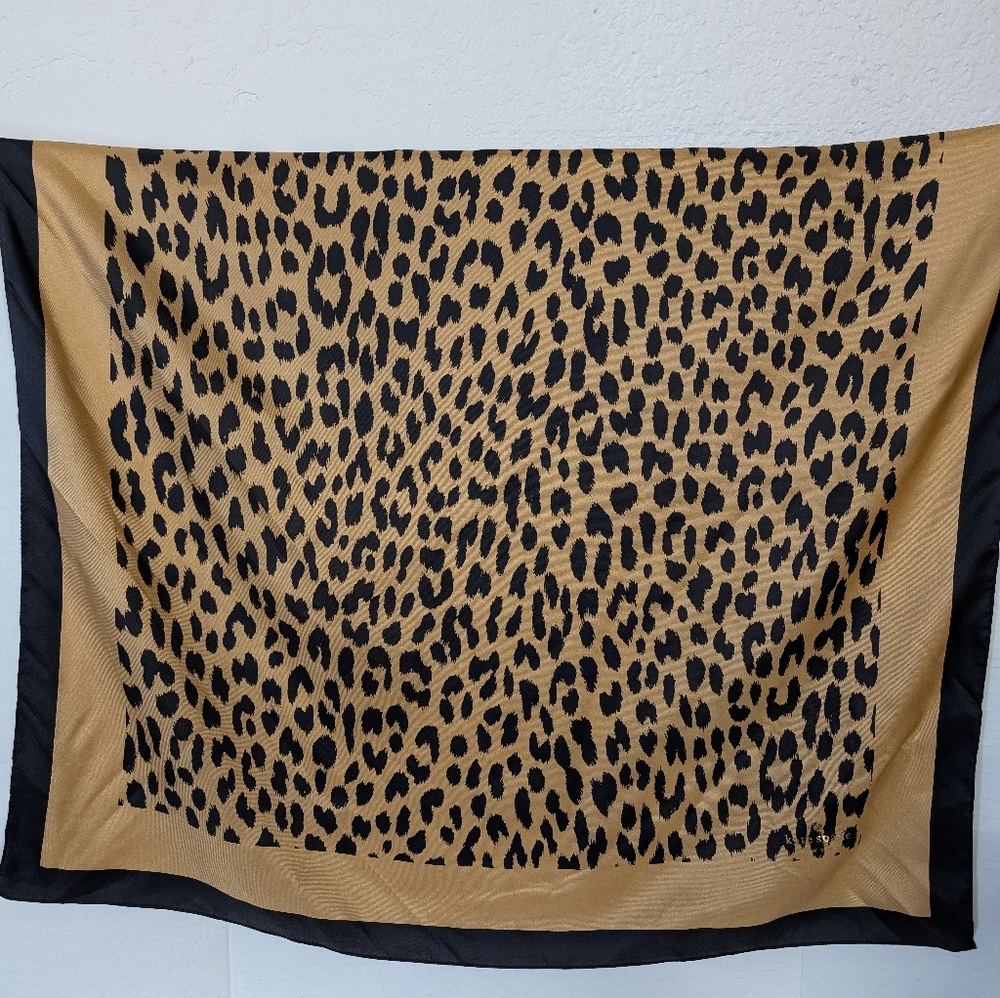 Kate Spade Animal Print Black Tan Leopard Print Scarf With Gold KS Signature NWT - Picture 3 of 3